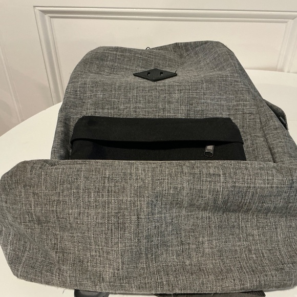 Herschel Backpack Grey Raven Crosshatch Back To School  XL Work Like new - Picture 4 of 8